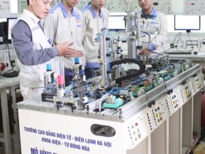 Thầy giáo Phạm Kiên Trung – Phó trưởng khoa Điện – Tự động hóa