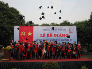 BẾ GIẢNG VÀ PHÁT BẰNG TỐT NGHIỆP HỆ CAO ĐẲNG CHÍNH QUY KHÓA 2007-2010