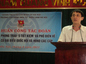 Tập huấn công tác Đoàn. Phổ biến về luật bầu cử ĐBQH, HĐND các cấp và cuộc vận động “5 tiết kiệm”.