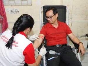 Hiến máu nhân đạo – Nghĩa cử cao đẹp của cán bộ, sinh viên Trường Cao đẳng Điện tử – Điện lạnh Hà Nội