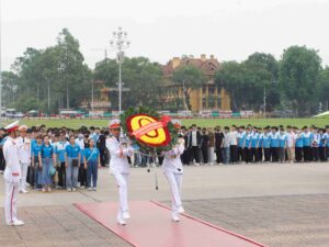 Chương trình học tập ngoại khóa của sinh viên K51: Viếng Lăng Chủ tịch Hồ Chí Minh – bài học về lý tưởng sống và trách nhiệm công dân