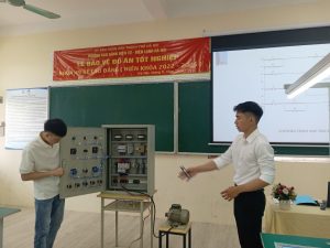 Sinh viên K49 bảo vệ thành công đồ án tốt nghiệp, doanh nghiệp tham gia tuyển dụng trực tiếp
